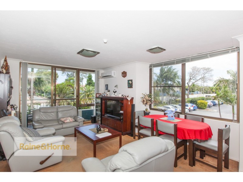 8/13 FAIRWAY DRIVE, Clear Island Waters QLD 4226