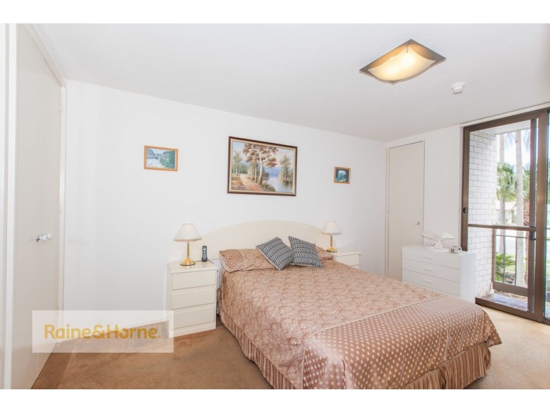 8/13 FAIRWAY DRIVE, Clear Island Waters QLD 4226