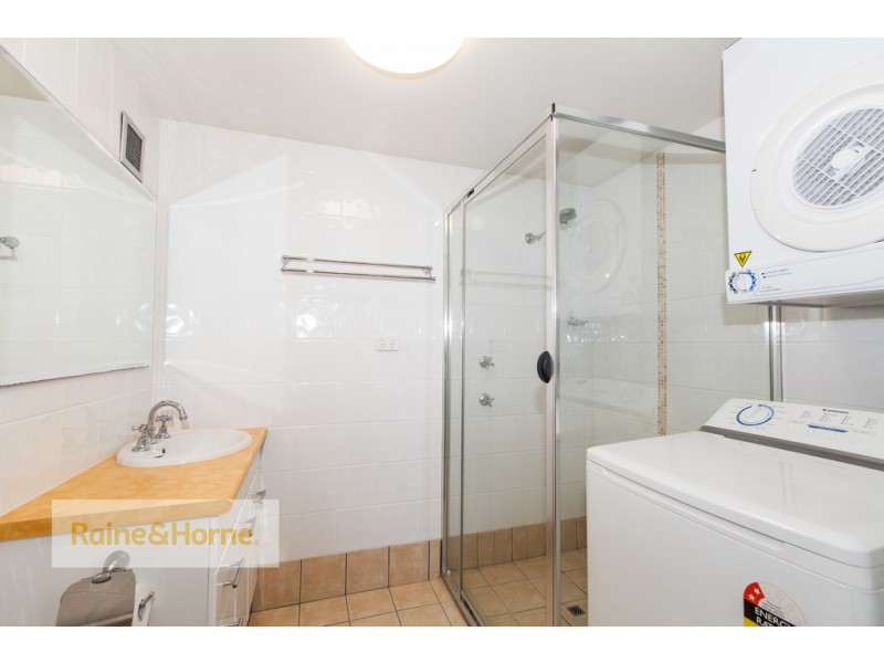 8/13 FAIRWAY DRIVE, Clear Island Waters QLD 4226