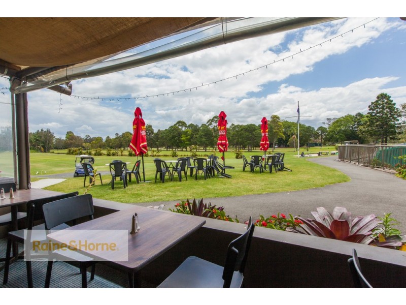 8/13 FAIRWAY DRIVE, Clear Island Waters QLD 4226