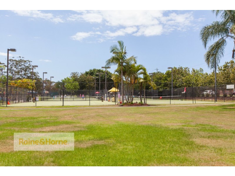 8/13 FAIRWAY DRIVE, Clear Island Waters QLD 4226