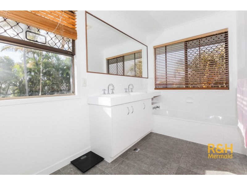 2 LANGFORD COURT, Mermaid Waters QLD 4218