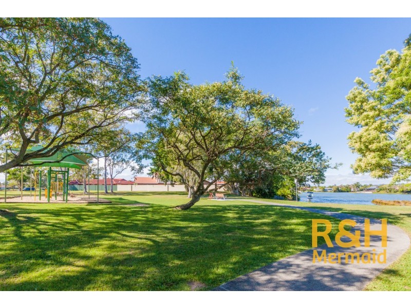 2 LANGFORD COURT, Mermaid Waters QLD 4218