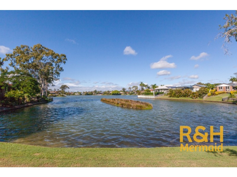 2 LANGFORD COURT, Mermaid Waters QLD 4218