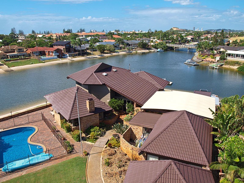 37 SUNDOWNER COURT, Mermaid Waters QLD 4218