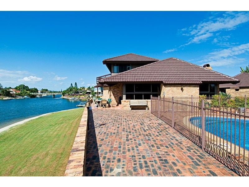 37 SUNDOWNER COURT, Mermaid Waters QLD 4218