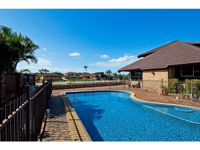 37 SUNDOWNER COURT, Mermaid Waters QLD 4218