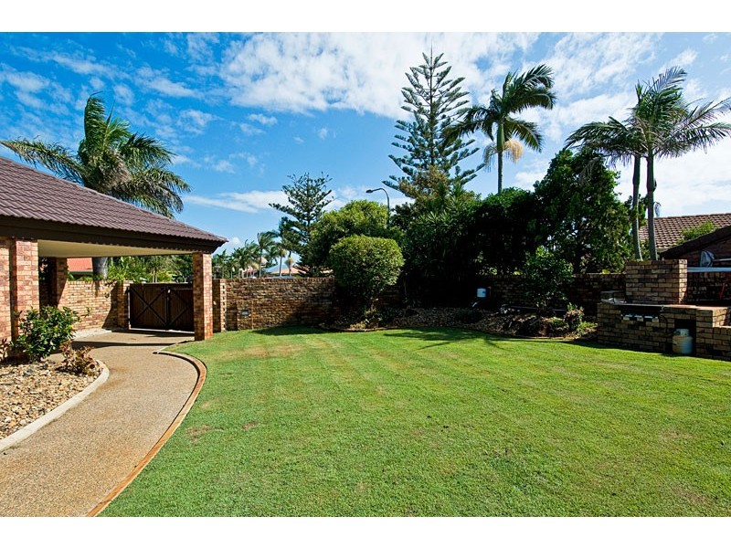 37 SUNDOWNER COURT, Mermaid Waters QLD 4218