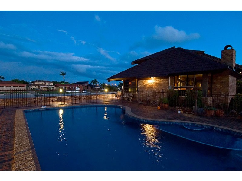 37 SUNDOWNER COURT, Mermaid Waters QLD 4218