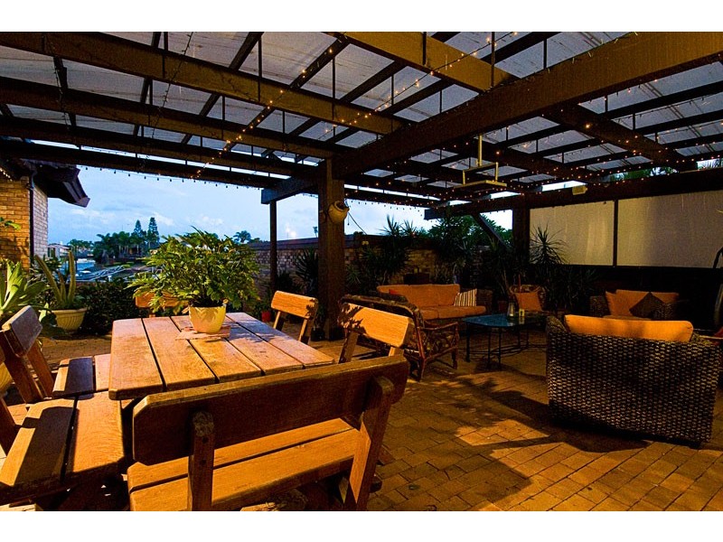 37 SUNDOWNER COURT, Mermaid Waters QLD 4218