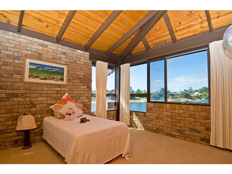 37 SUNDOWNER COURT, Mermaid Waters QLD 4218