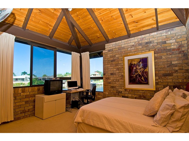 37 SUNDOWNER COURT, Mermaid Waters QLD 4218