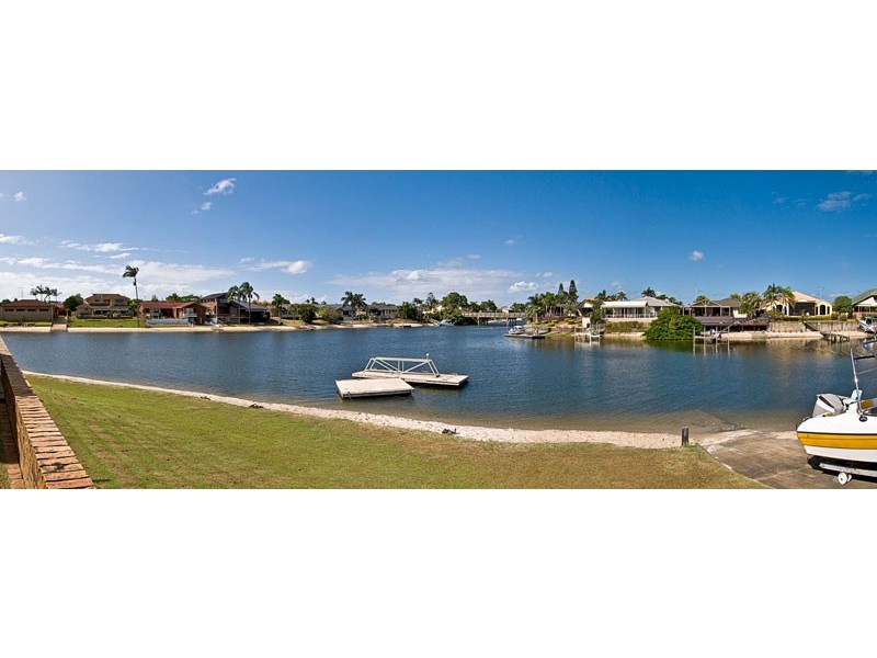 37 SUNDOWNER COURT, Mermaid Waters QLD 4218