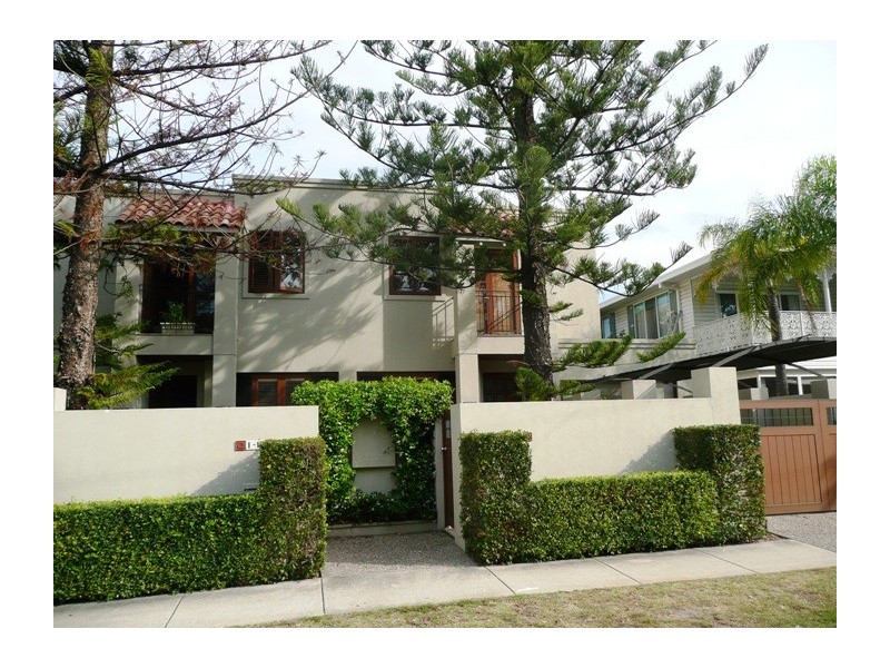 2/18 Santa Monica Road, Miami QLD 4220