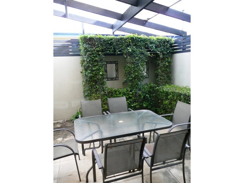 2/18 Santa Monica Road, Miami QLD 4220