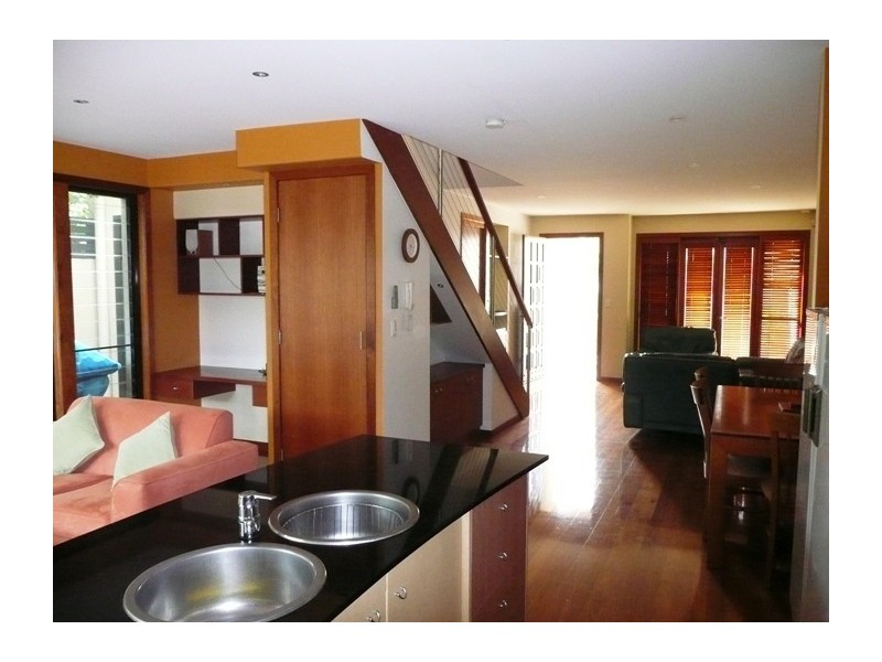 2/18 Santa Monica Road, Miami QLD 4220