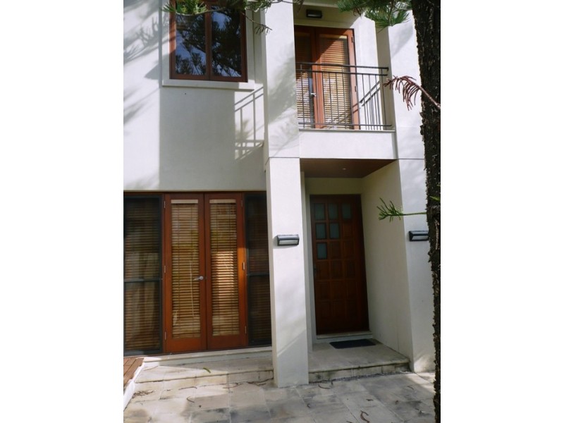 2/18 Santa Monica Road, Miami QLD 4220