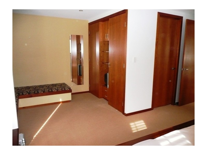 2/18 Santa Monica Road, Miami QLD 4220