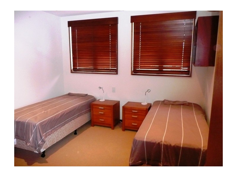 2/18 Santa Monica Road, Miami QLD 4220