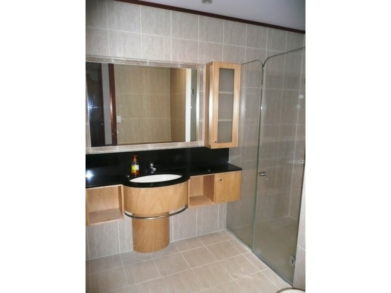 2/18 Santa Monica Road, Miami QLD 4220