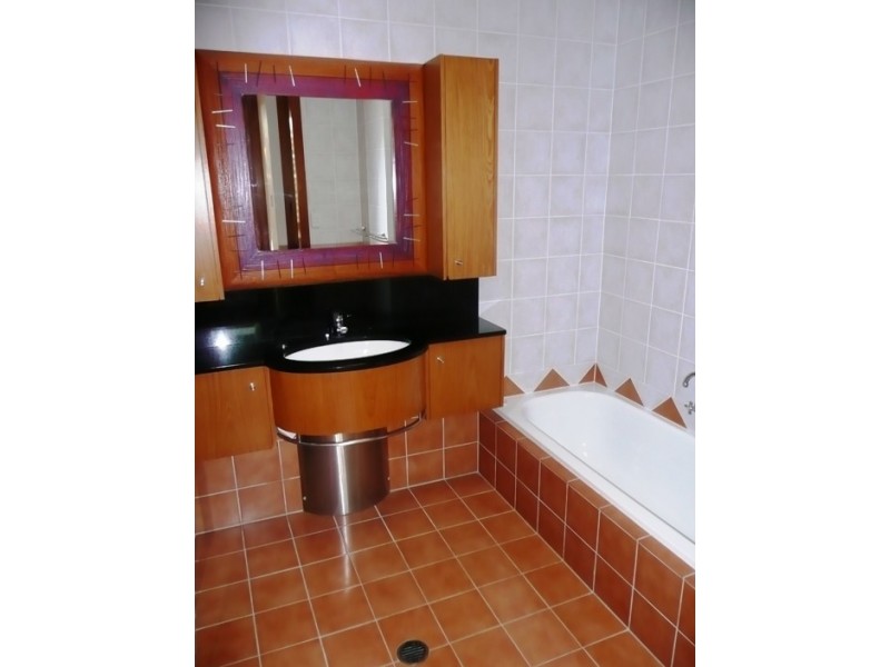 2/18 Santa Monica Road, Miami QLD 4220