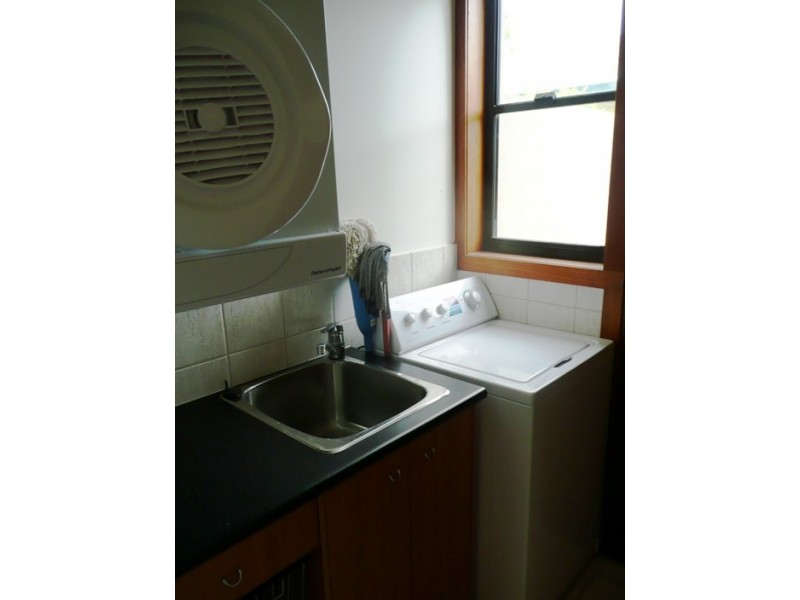 2/18 Santa Monica Road, Miami QLD 4220