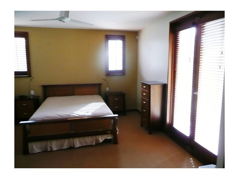 2/18 Santa Monica Road, Miami QLD 4220