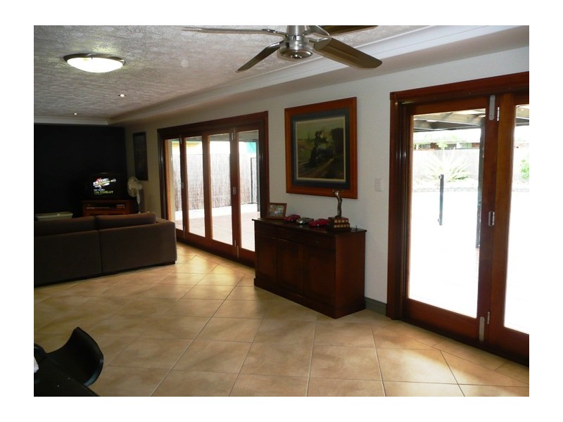 9 Hood Court, Mermaid Waters QLD 4218