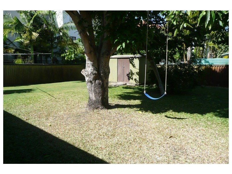 28 Markeri Street, Mermaid Waters QLD 4218