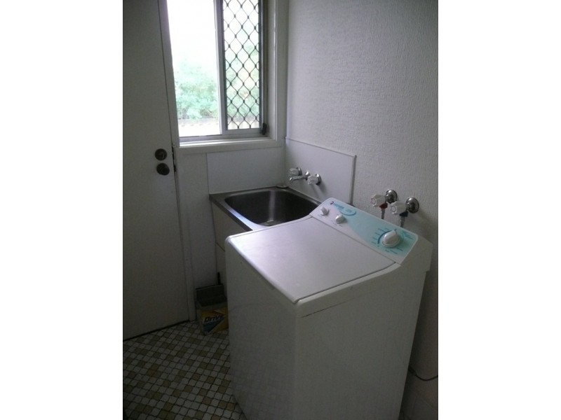 28 Markeri Street, Mermaid Waters QLD 4218