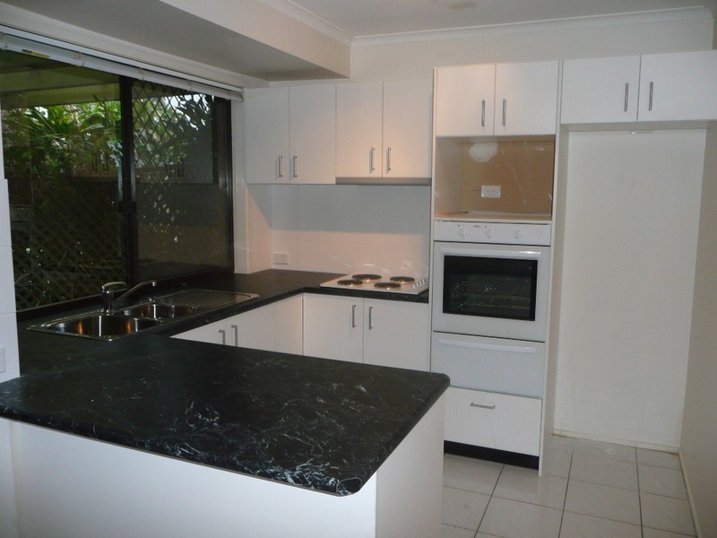 9 Dunlin Drive, Burleigh Waters QLD 4220