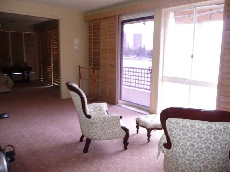 49 Stanhill Drive, Chevron Island QLD 4217