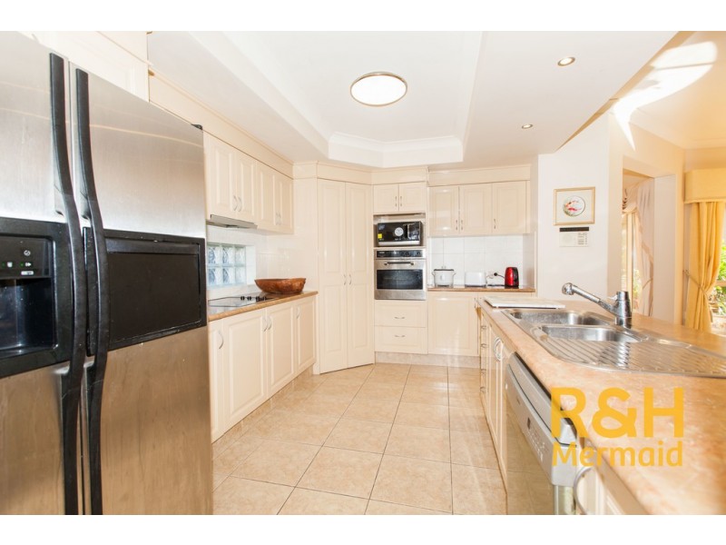 8 PINE VALLEY DRIVE, Robina QLD 4226