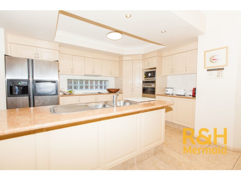 8 PINE VALLEY DRIVE, Robina QLD 4226