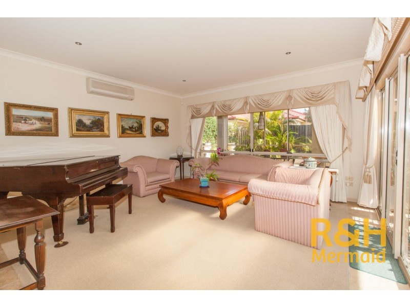 8 PINE VALLEY DRIVE, Robina QLD 4226