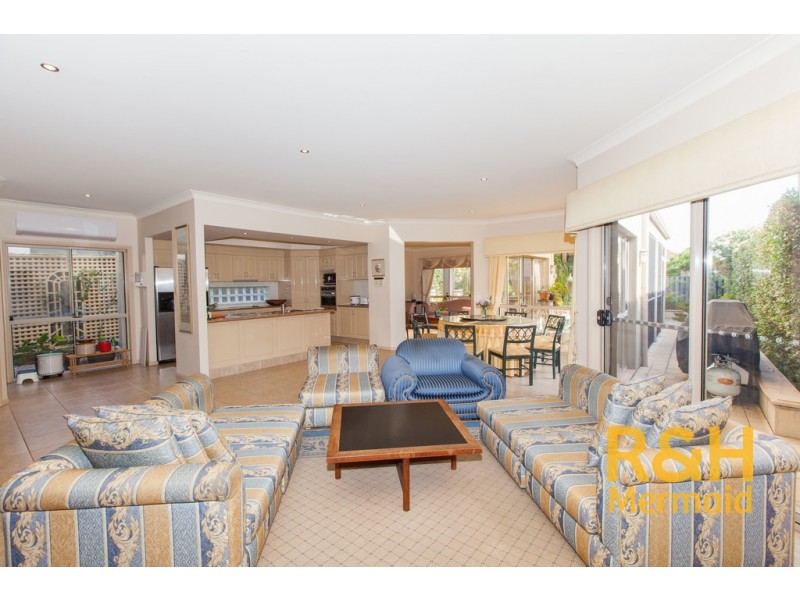 8 PINE VALLEY DRIVE, Robina QLD 4226