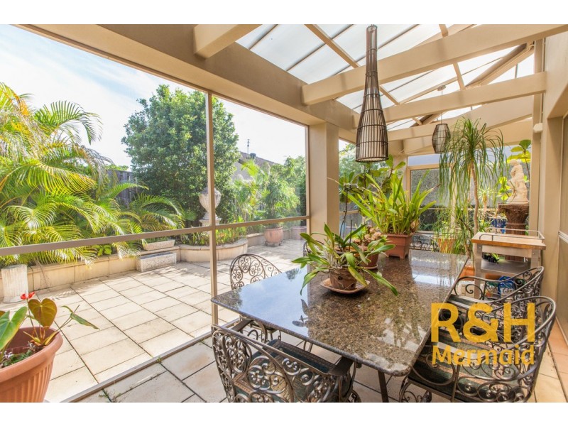 8 PINE VALLEY DRIVE, Robina QLD 4226