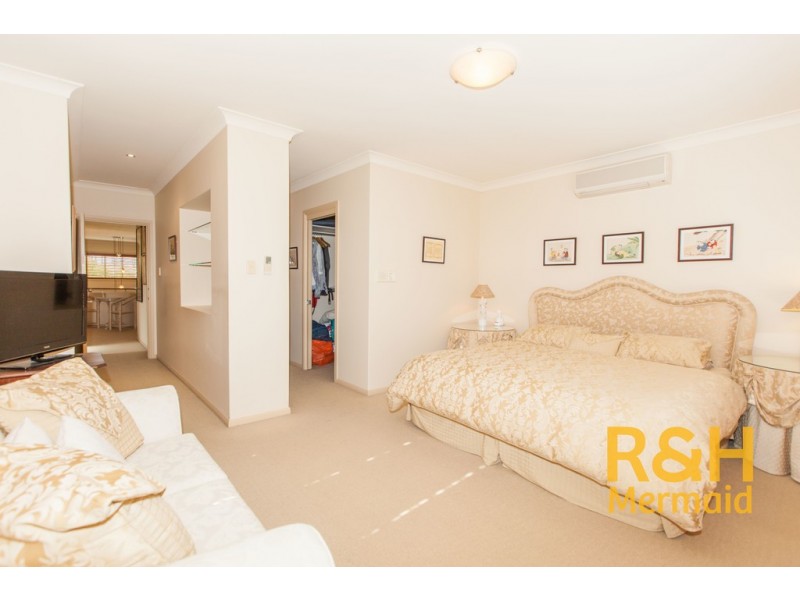 8 PINE VALLEY DRIVE, Robina QLD 4226