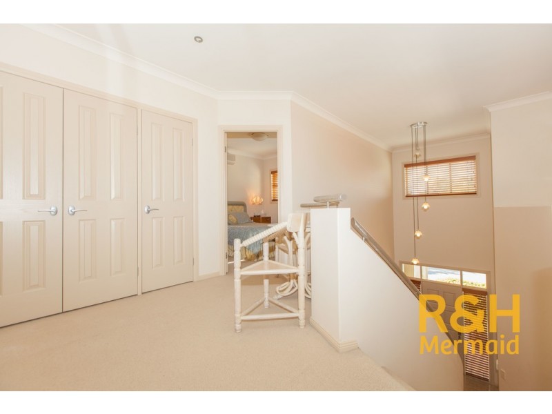 8 PINE VALLEY DRIVE, Robina QLD 4226