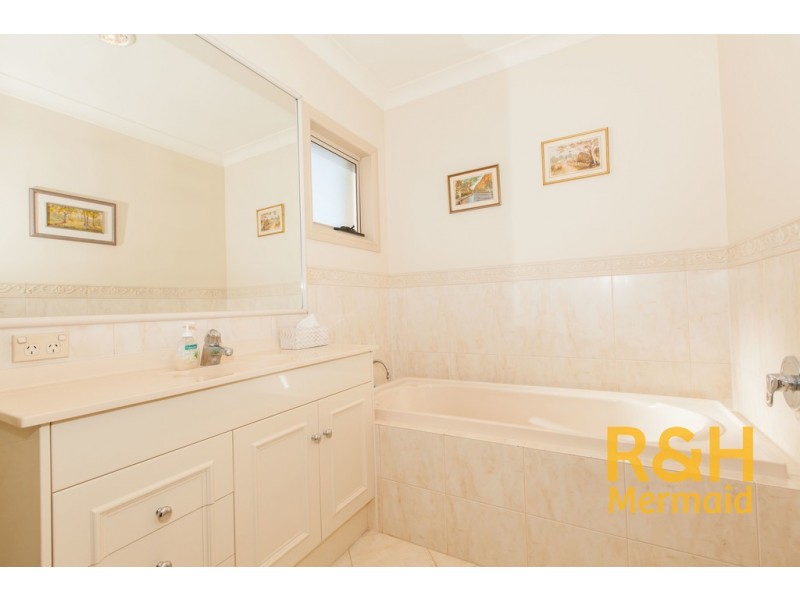 8 PINE VALLEY DRIVE, Robina QLD 4226