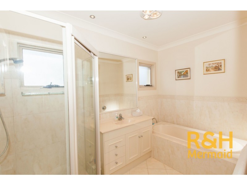 8 PINE VALLEY DRIVE, Robina QLD 4226