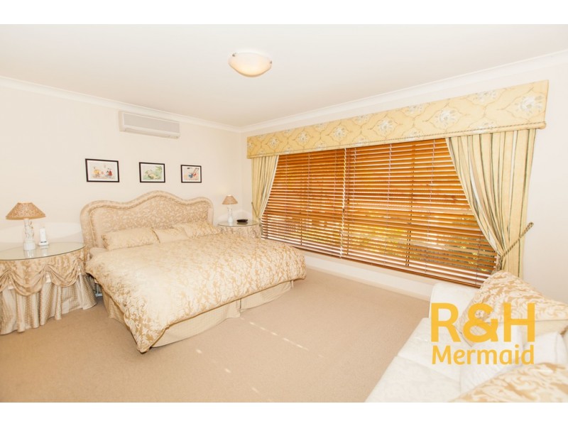 8 PINE VALLEY DRIVE, Robina QLD 4226