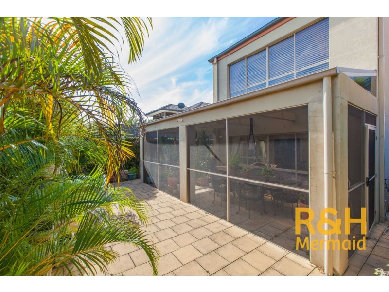 8 PINE VALLEY DRIVE, Robina QLD 4226