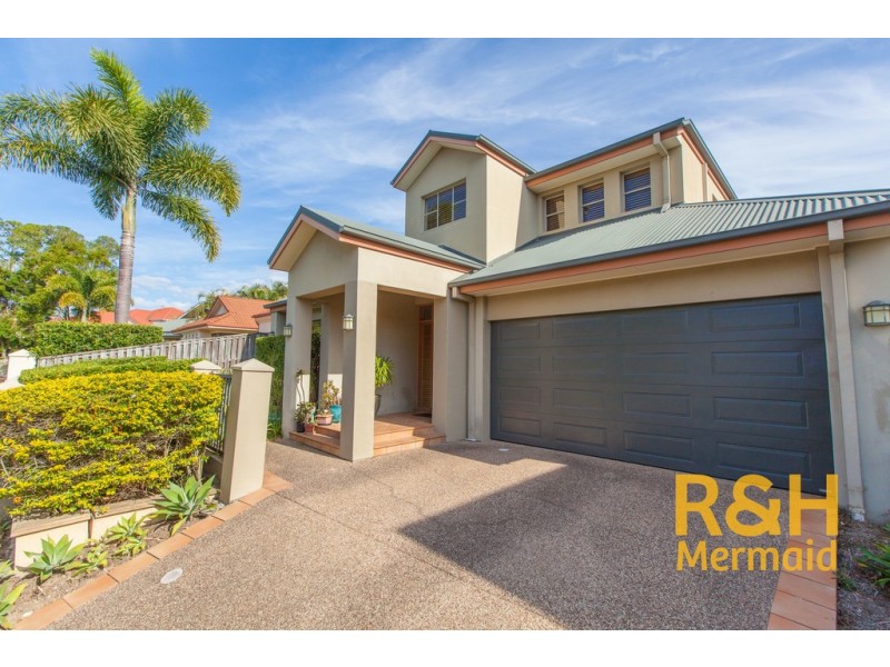 8 PINE VALLEY DRIVE, Robina QLD 4226