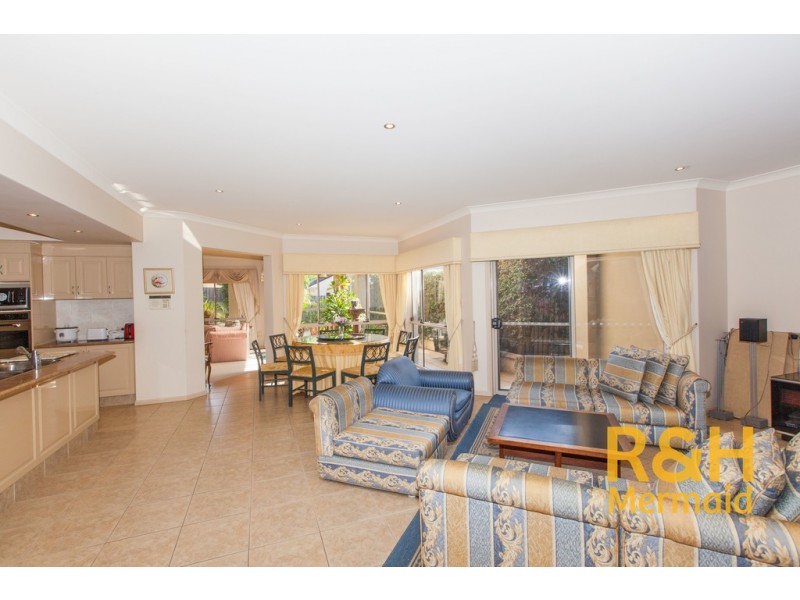 8 PINE VALLEY DRIVE, Robina QLD 4226