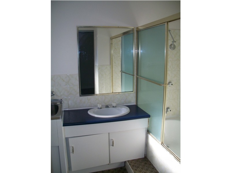 3/10 Adori Street, Chevron Island QLD 4217