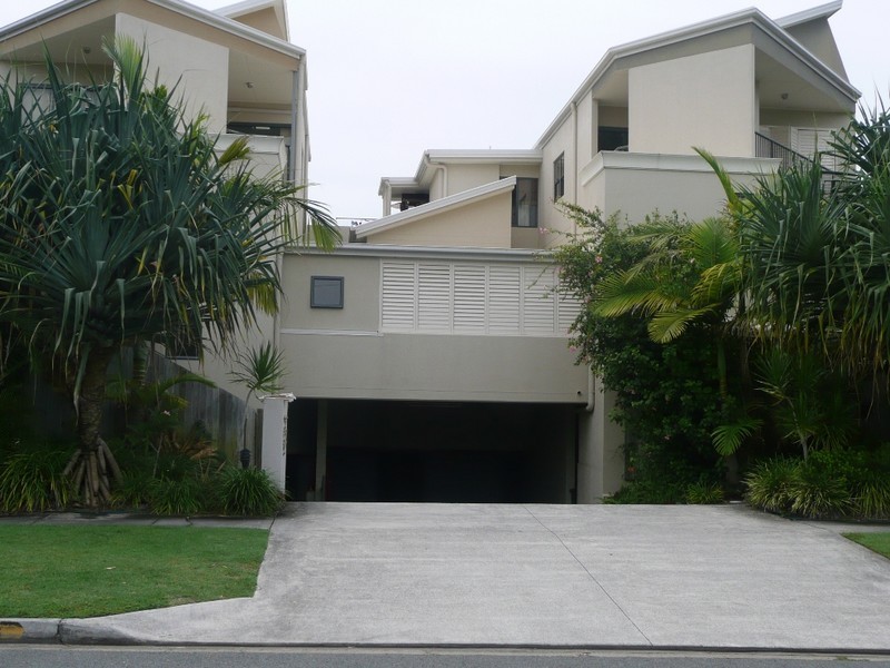 2/53 Petrel Avenue, Mermaid Beach QLD 4218