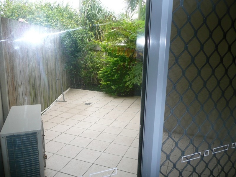 2/53 Petrel Avenue, Mermaid Beach QLD 4218