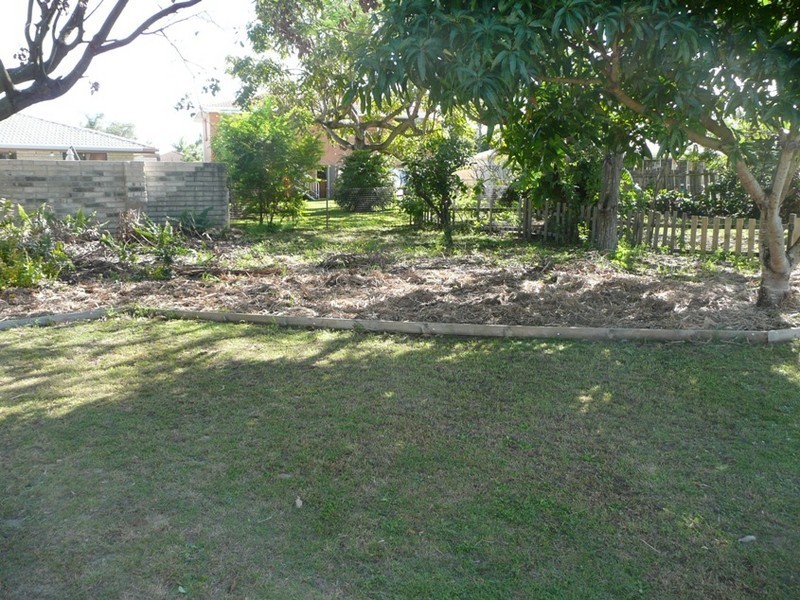 18 Vatakoula Parade, Mermaid Waters QLD 4218