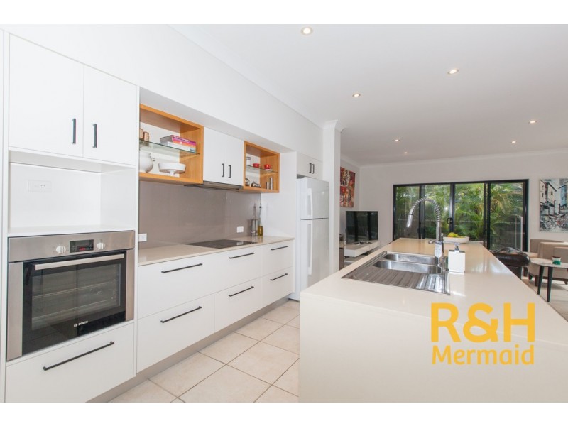 10 Pine Valley Drive, Robina QLD 4226